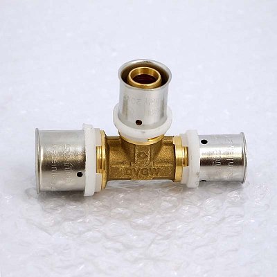 Тройник пресс UNI-FITT 26х20х20 Тройник пресс UNI-FITT 26х20х20